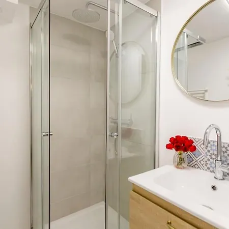 Cosy 3 Bedrooms & 2 Bathrooms - Louvre Paris