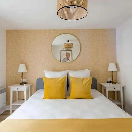 Cosy 3 Bedrooms & 2 Bathrooms - Louvre Apartment
