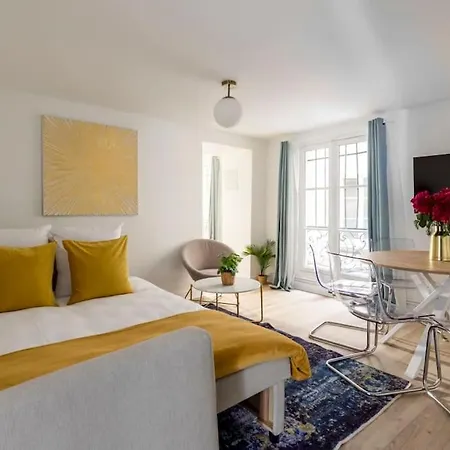 Cosy 3 Bedrooms & 2 Bathrooms - Louvre *