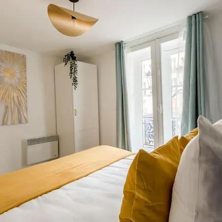 Cosy 3 Bedrooms & 2 Bathrooms - Louvre Apartment Paris